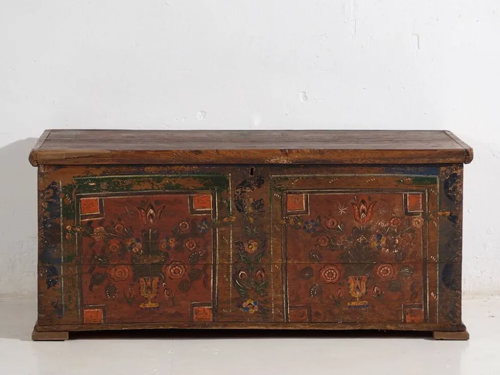 Malle ancienne à motifs floraux (c.1920)