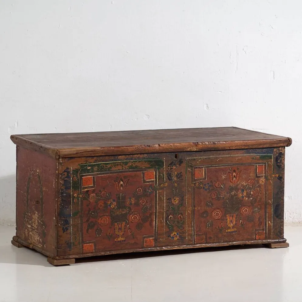 Malle ancienne à motifs floraux (c.1920)
