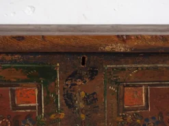 Malle ancienne à motifs floraux (c.1920)