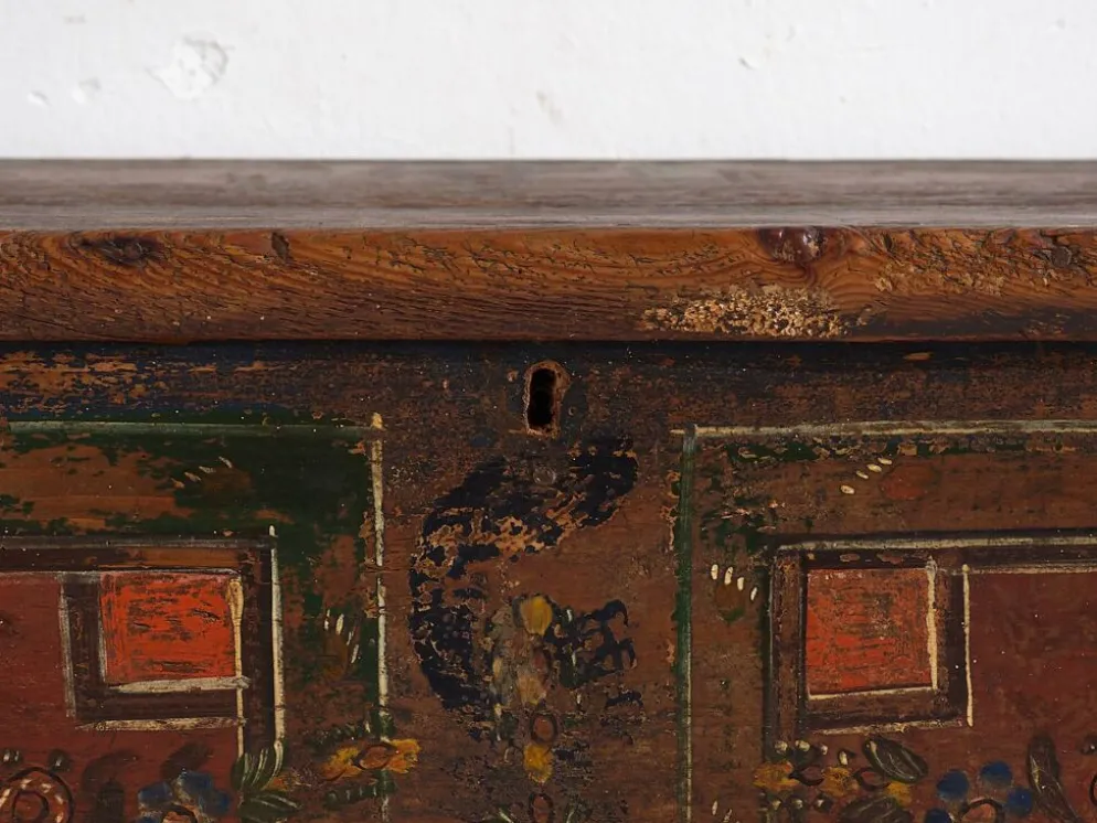 Malle ancienne à motifs floraux (c.1920)