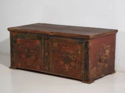 Malle ancienne à motifs floraux (c.1920)