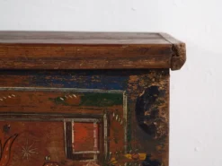 Malle ancienne à motifs floraux (c.1920)
