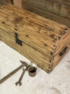 Malle ancienne rénovée en bois