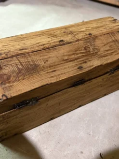 Malle ancienne rénovée en bois