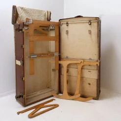 Malle armoire ancienne
