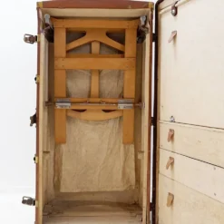 Malle armoire ancienne
