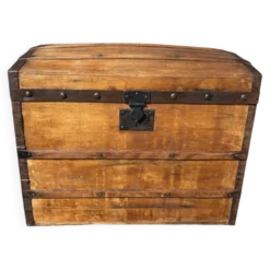 Malle bombée ancienne en bois