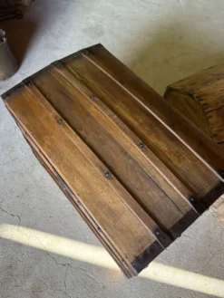 Malle bombée ancienne en bois