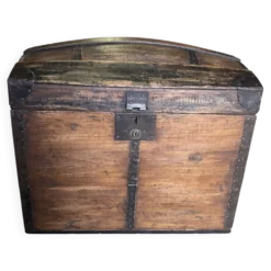 Malle bombée ancienne – rangement & déco vintage