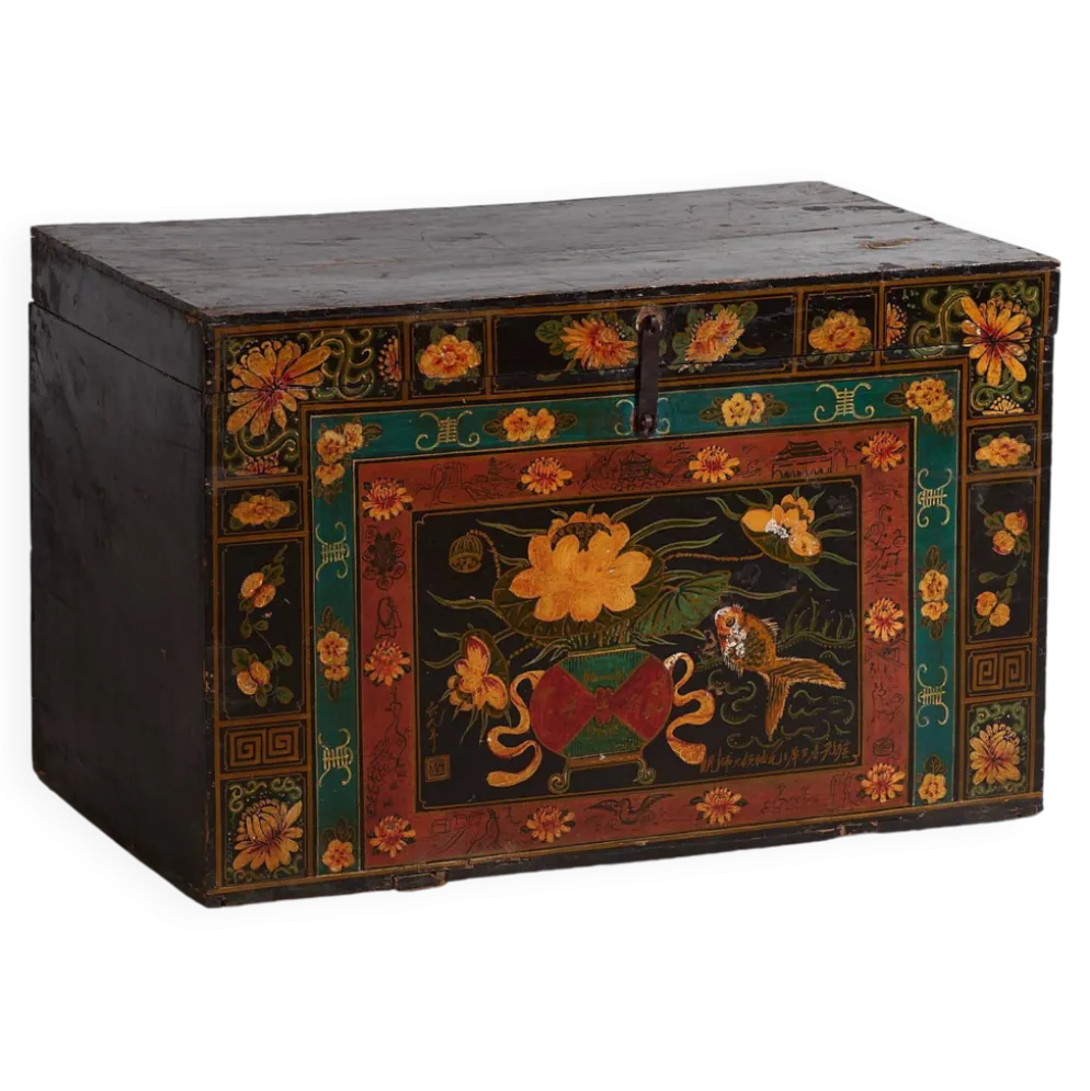 Malle chinoise ancienne de couleur foncée avec des motifs floraux (c.1900) #2