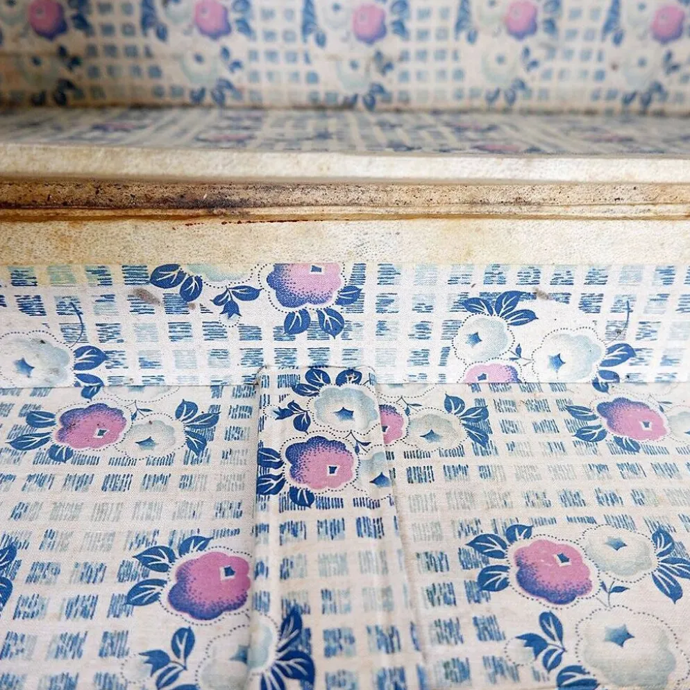 Malle/Coffre en cuir laqué rouge chinois du début du XXe siècle