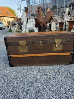 Malle de voyage ancienne en toile cirée