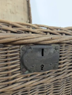 Malle de voyage en osier