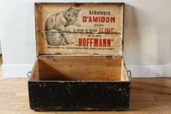 Malle en bois, amidon Le Chat Hoffmann