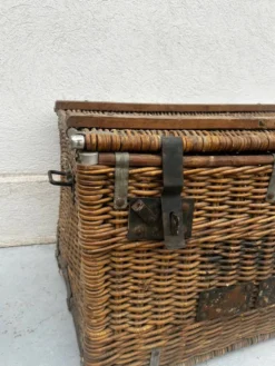 Malle SNCF en osier – coffre industriel ancien années 40