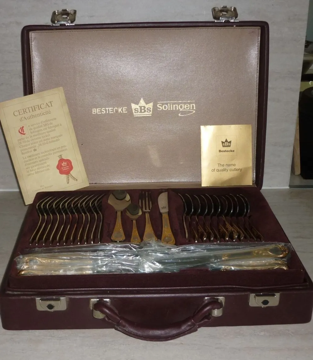 Mallette ménagère 70 pièces Besteke SBS Solingen en chrome nickel et dorée à l’or