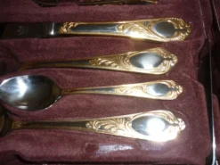 Mallette ménagère 70 pièces Besteke SBS Solingen en chrome nickel et dorée à l’or