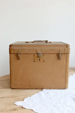 Malle vintage ocre – Coffre de rangement