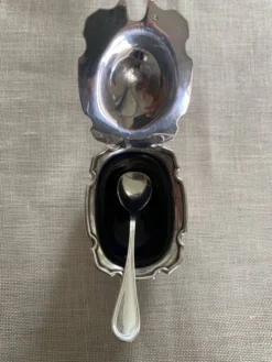 Mappin & Webb vintage, élégant service à condiments en métal argenté.