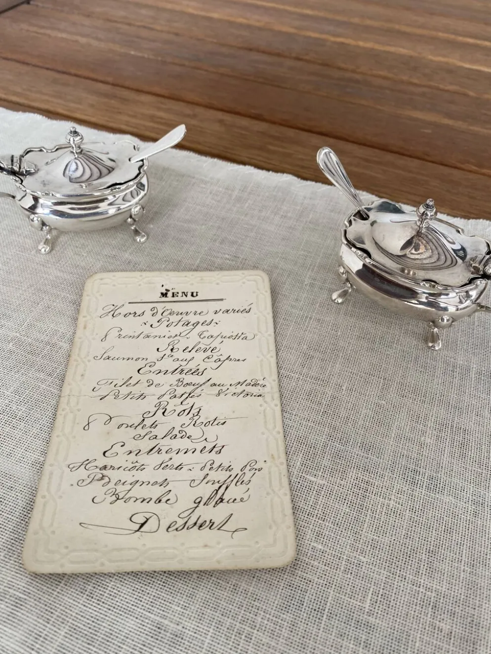 Mappin & Webb vintage, élégant service à condiments en métal argenté.