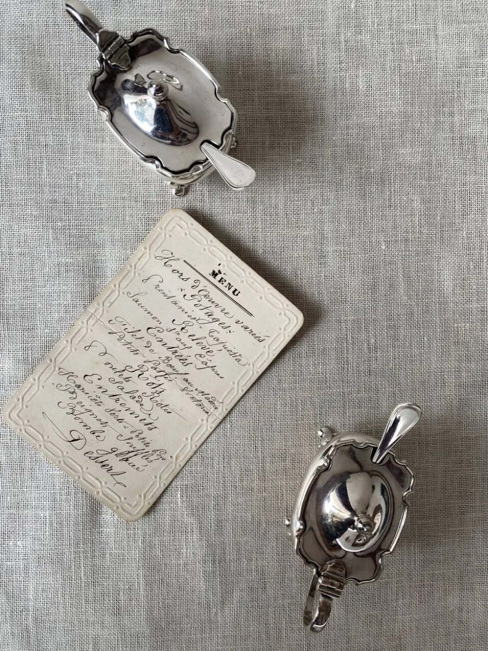 Mappin & Webb vintage, élégant service à condiments en métal argenté.