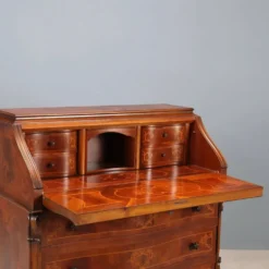 Meuble à abattant ancien en noyer avec incrustations d’érable, Italie, XXe siècle