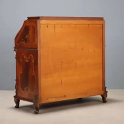Meuble à abattant ancien en noyer avec incrustations d’érable, Italie, XXe siècle
