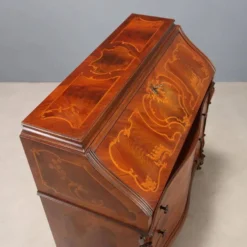 Meuble à abattant ancien en noyer avec incrustations d’érable, Italie, XXe siècle