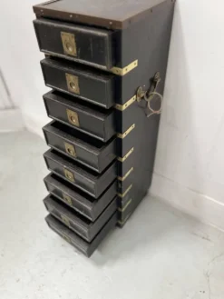 Meuble a huit petits tiroirs en bois noir XX Siècle