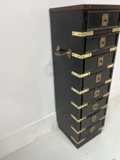 Meuble a huit petits tiroirs en bois noir XX Siècle