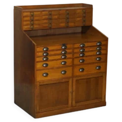 Meuble ancien anglais Art Déco en chêne sculpté à la main, 26 tiroirs