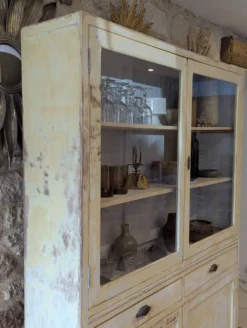 Meuble ancien de pharmacie