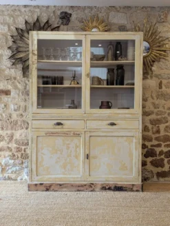Meuble ancien de pharmacie