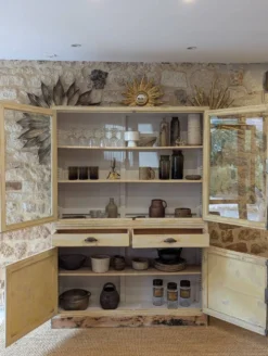 Meuble ancien de pharmacie