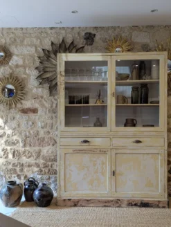 Meuble ancien de pharmacie