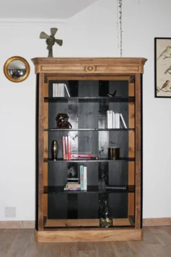 Meuble ancien en bois massif rénové – bibliothèque / vestiaire d’entrée