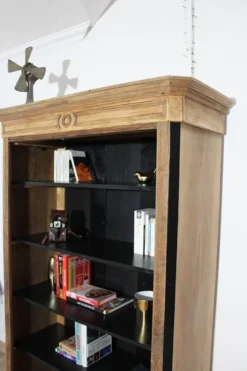 Meuble ancien en bois massif rénové – bibliothèque / vestiaire d’entrée