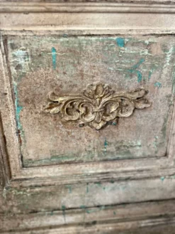 Meuble ancien Louis-Philippe à capot – patine artisanale