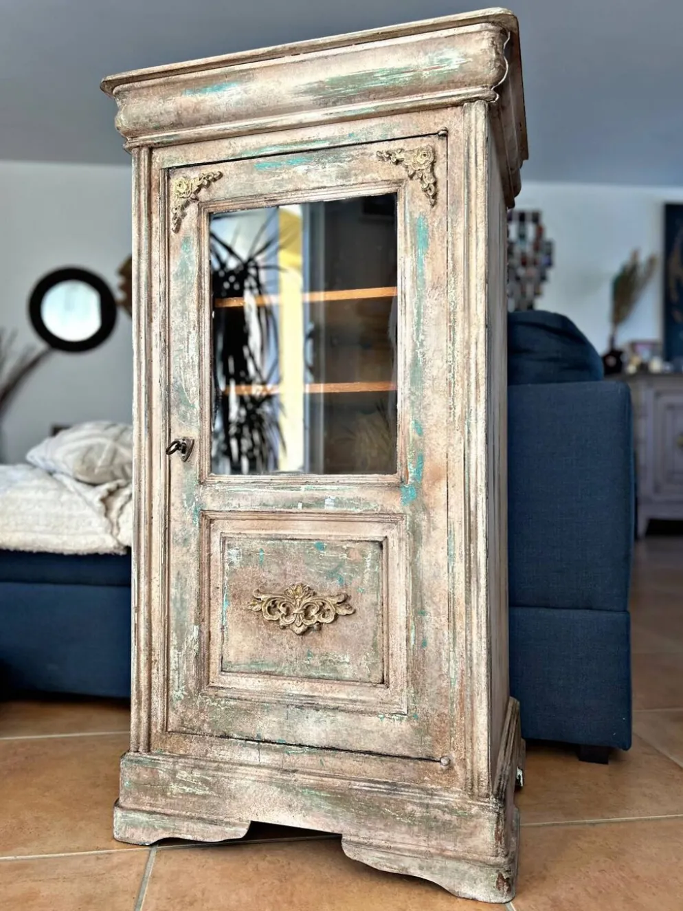 Meuble ancien Louis-Philippe à capot – patine artisanale