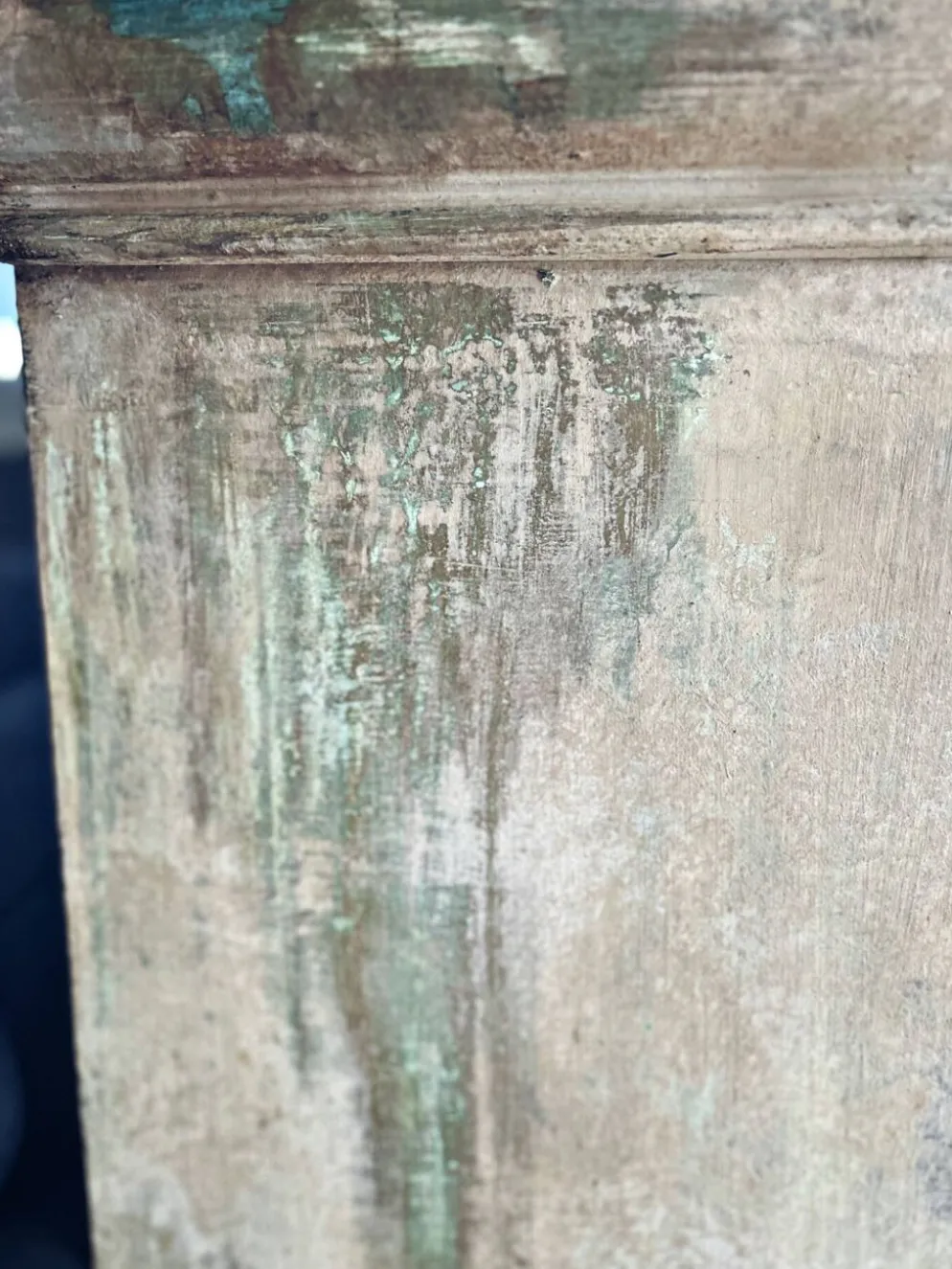 Meuble ancien Louis-Philippe à capot – patine artisanale