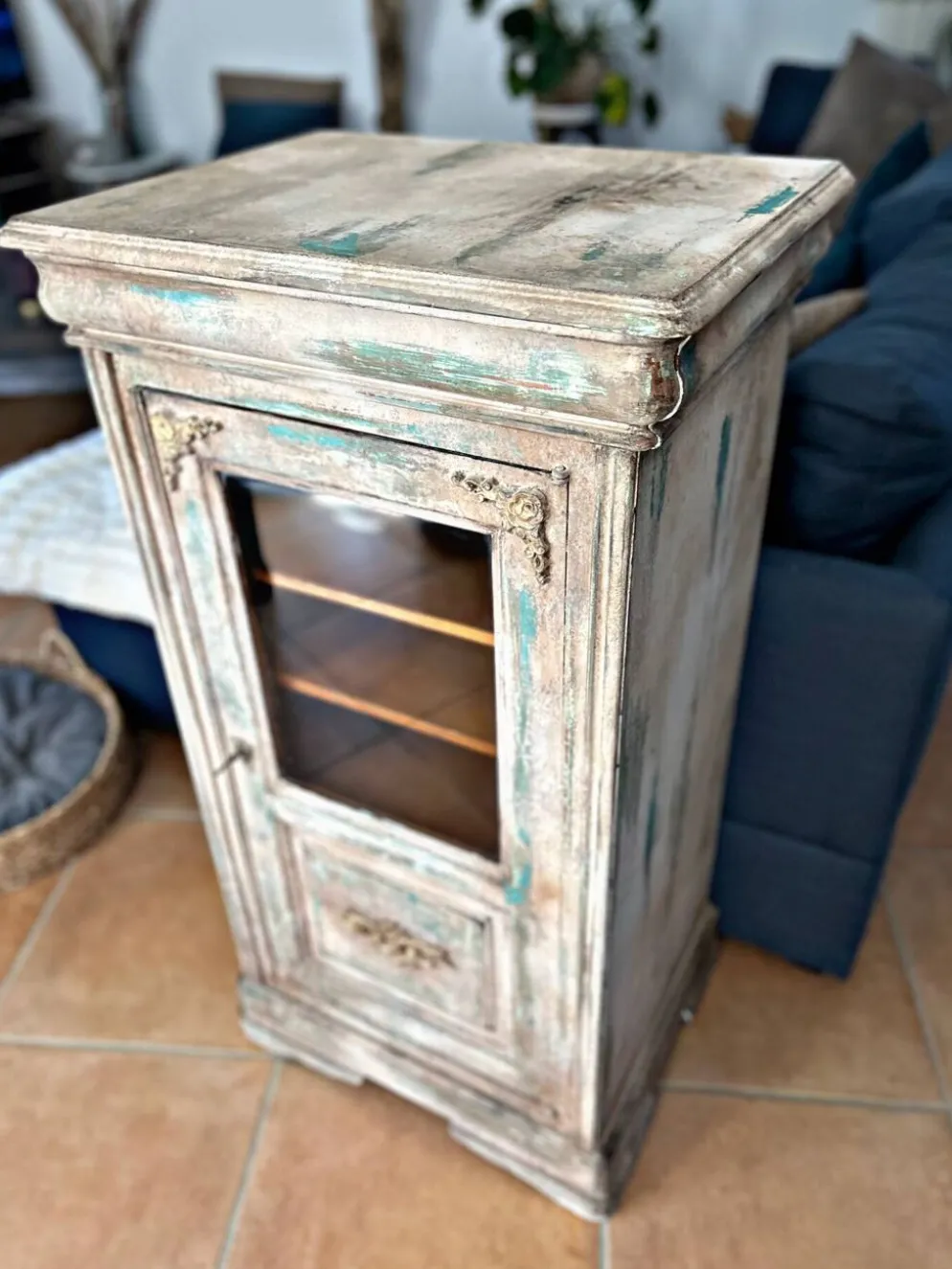 Meuble ancien Louis-Philippe à capot – patine artisanale