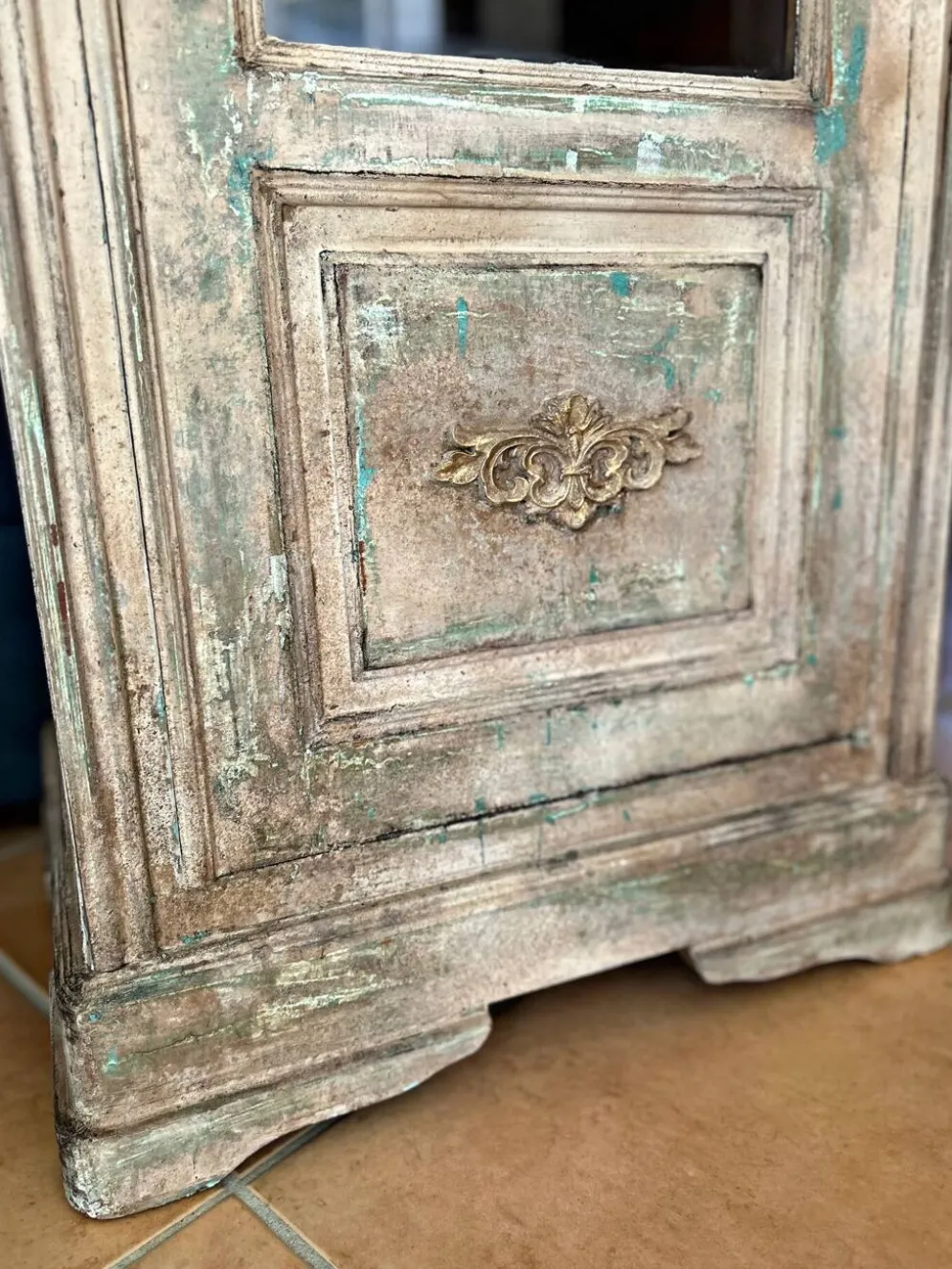 Meuble ancien Louis-Philippe à capot – patine artisanale