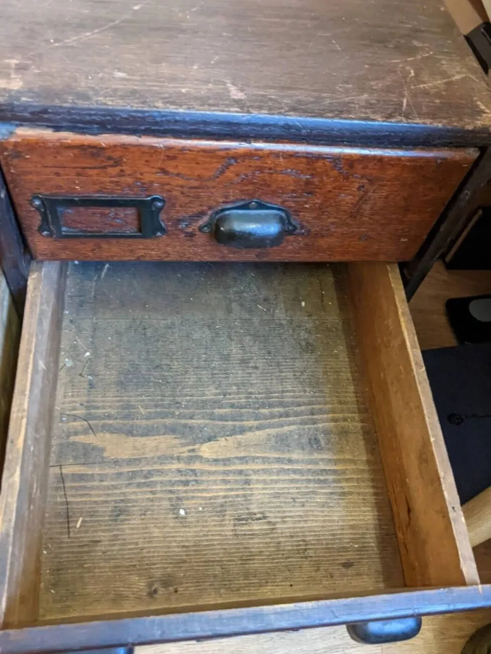 Meuble apothicaire vintage – Petit meuble à tiroirs en bois – Style in