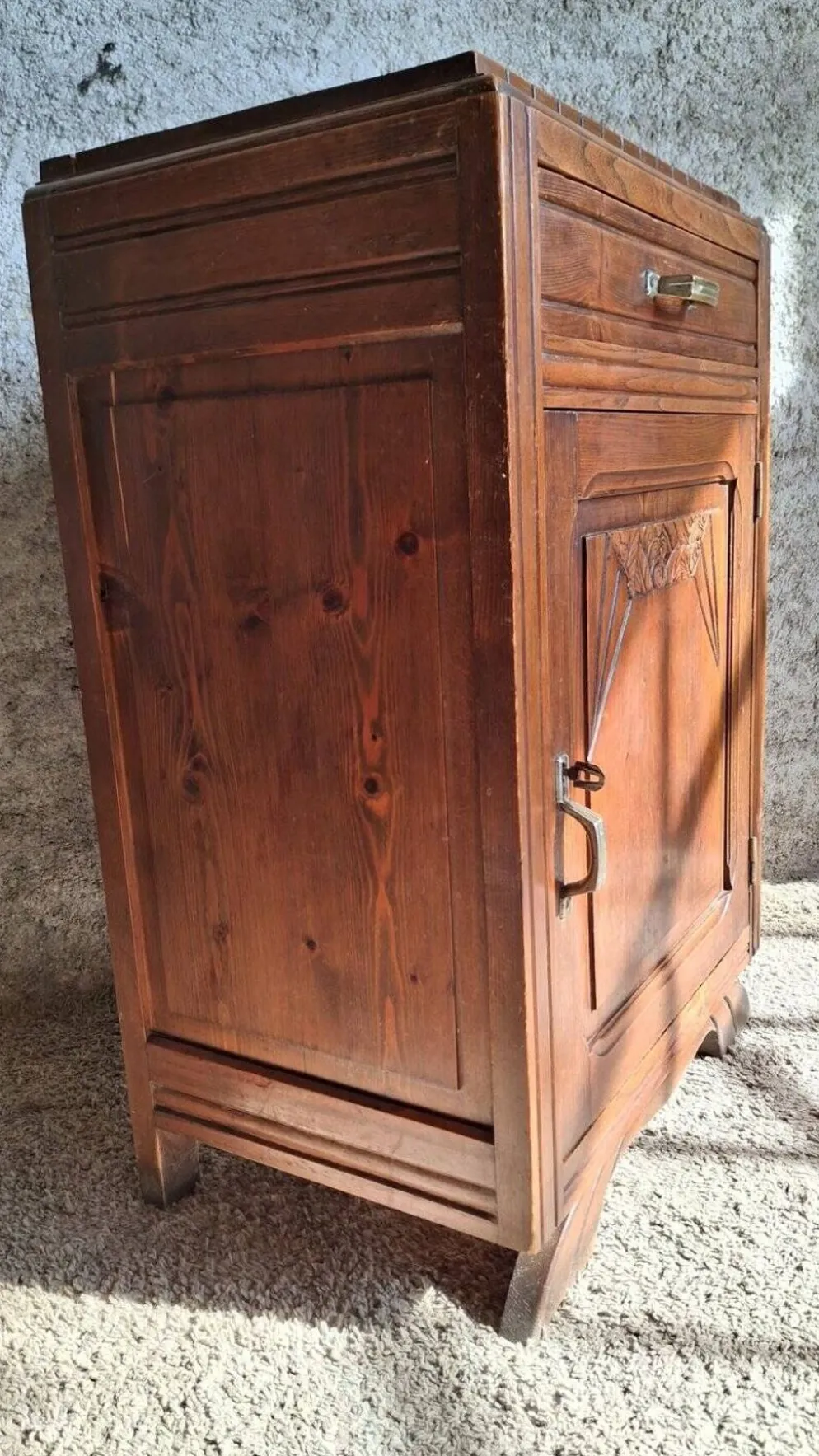 Meuble Art Déco années 1930 – Sculpté, metal, bois massif