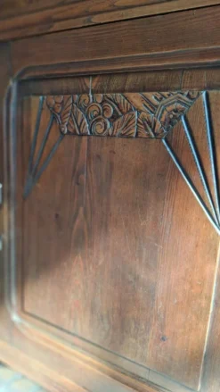 Meuble Art Déco années 1930 – Sculpté, metal, bois massif