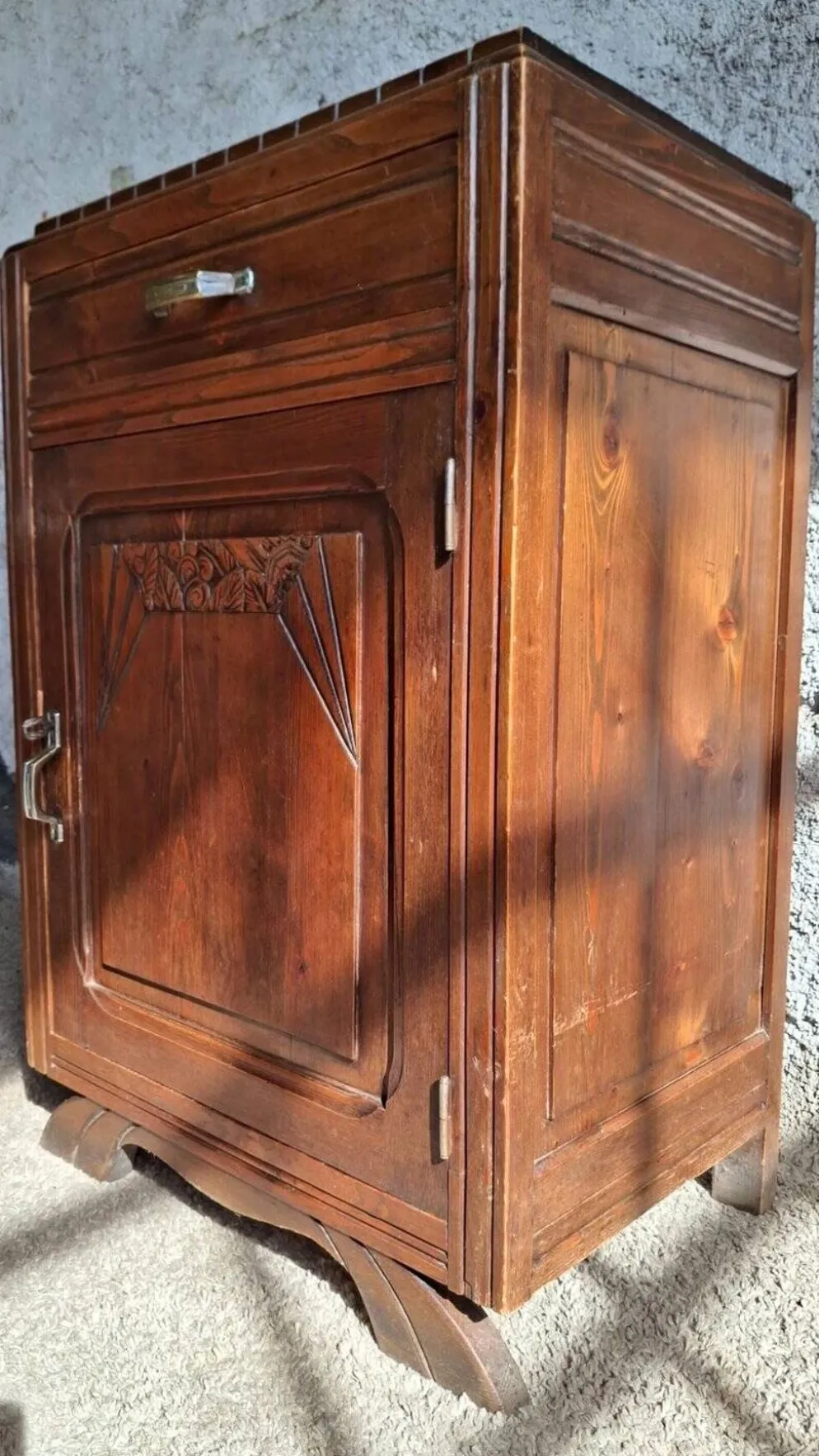 Meuble Art Déco années 1930 – Sculpté, metal, bois massif