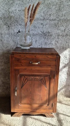 Meuble Art Déco années 1930 – Sculpté, metal, bois massif