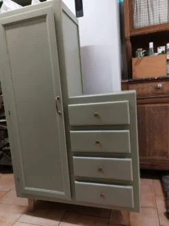 Meuble asymétrique