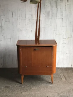 Meuble-bar Art Déco en noyer marron avec lampe intégrée et trois prises, 1950s