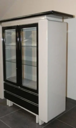 Meuble bar bicolore en bois laqué, Italie, années 80